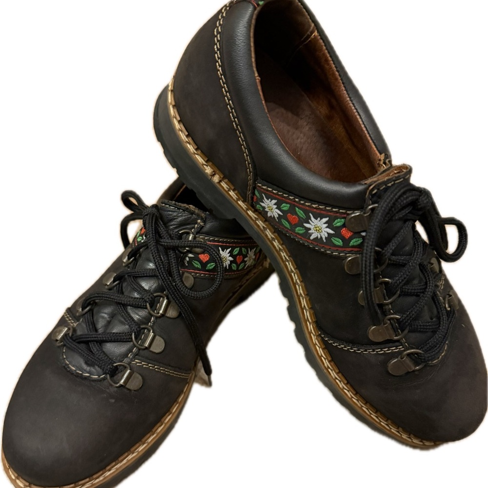 Josef Seibel Edelweiss lovely Vintage Hiking shoes- size 38 (EU) 7.5 US.